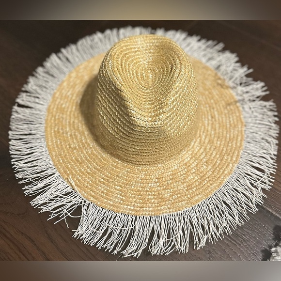 ?KENSIE??NWT?Straw Hat with White Fringe main image 13